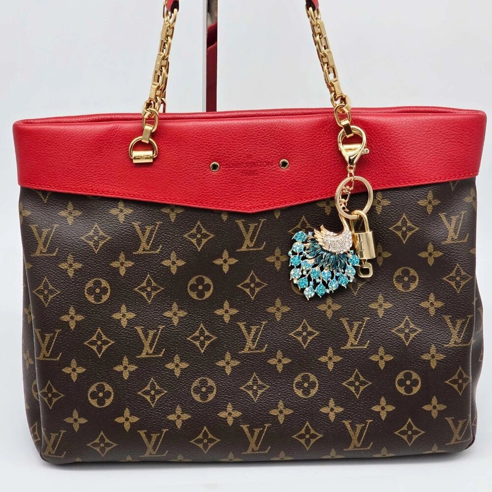 Authentic Louis Vuitton Gold Lock 🔒 Keychain Bag Unbranded Peacock Charm LV - Picture 8 of 8